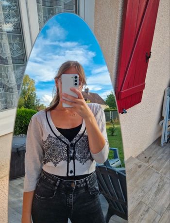 Cardigan motif noir et beige 