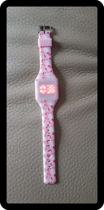 Montre électronique fille état neuve