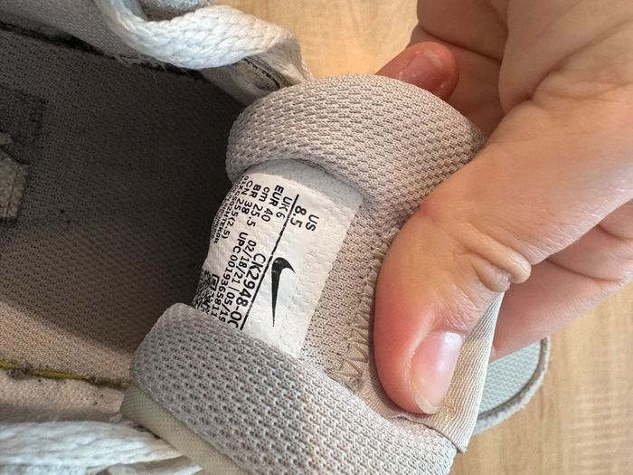 Nike grise - photo numéro 3