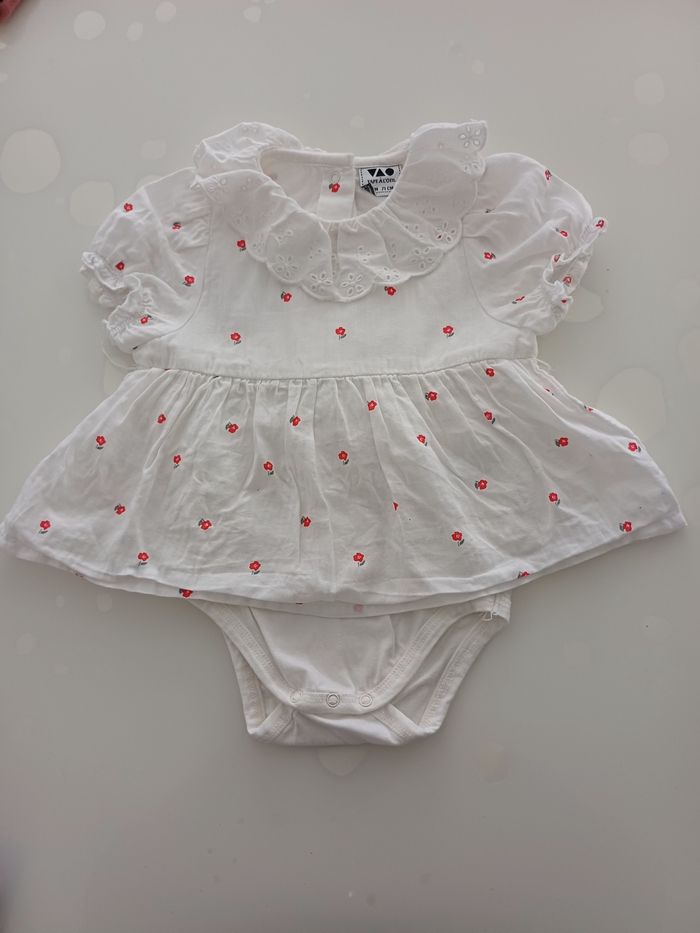 Robe neuve taille 9 mois