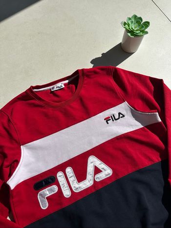 Sweatshirt Fila rouge et bleu marine taille S 👕