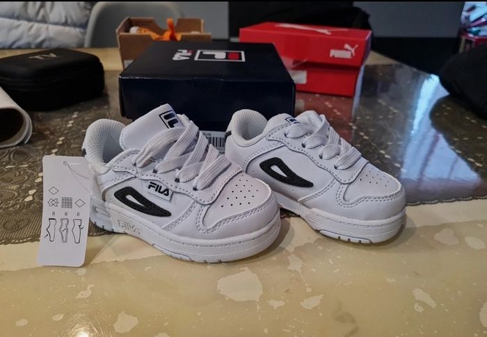 Basket fila neuve taille 20