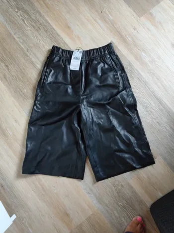 Short bermuda Mango simili cuir noir poches XS
