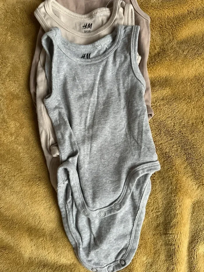 Lot de 5 bodies sans manches H&M 3 mois - photo numéro 4