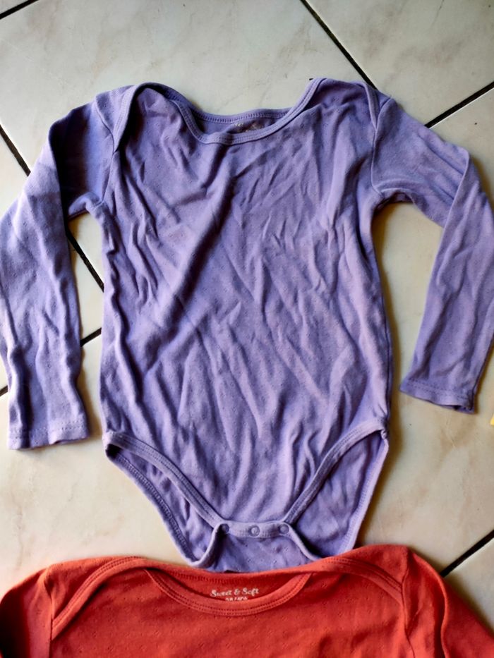 Lot de body taille 98/104 - photo numéro 2