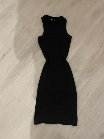 Robe noir longue ajusté colle au corps New Yorker
