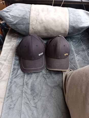 Lot 2 casquettes Hugo Boss
