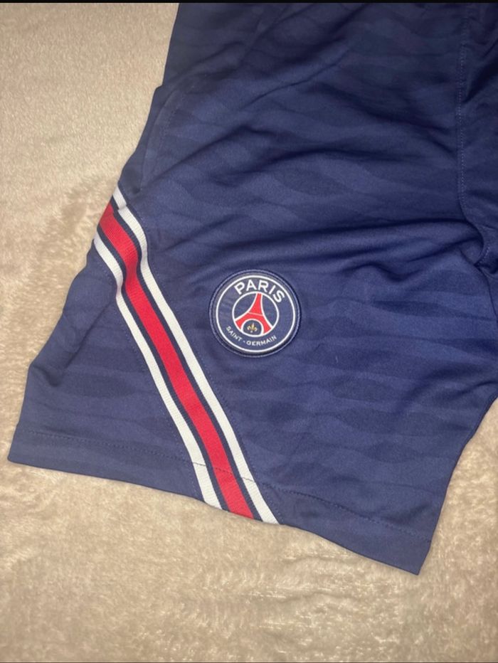 Short Jordan psg taille M - photo numéro 2