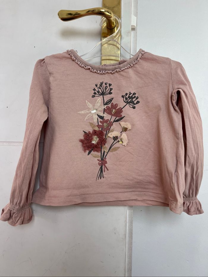 T-shirt C&A rose fleurs 4A TBE