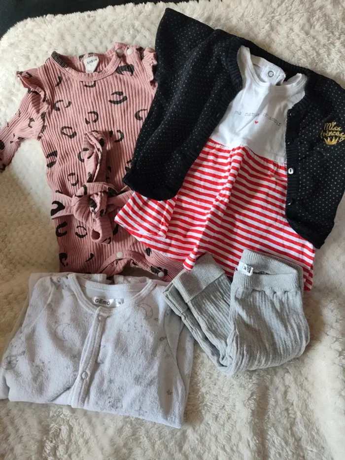 Lot vêtements bébé fille
