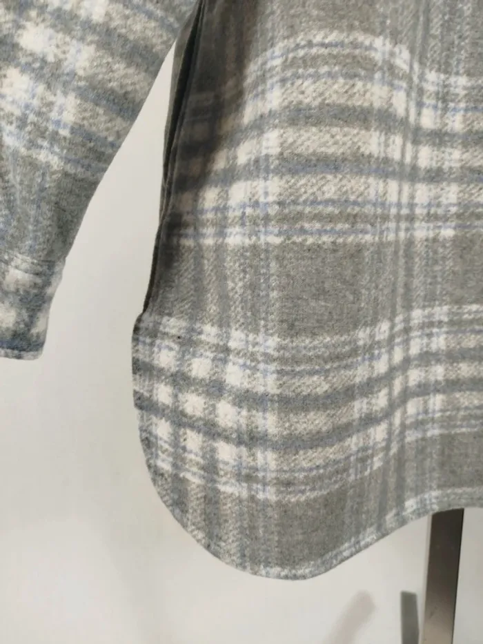 Sur chemise - veste en laine Uniqlo Chemise à carreaux grise A830 - photo numéro 5