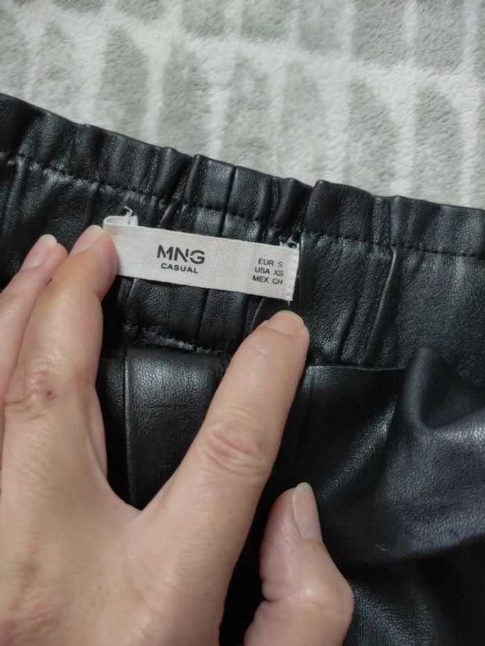 Jupe courte minijupe noir imitation cuir Mango taille S 36 - photo numéro 2