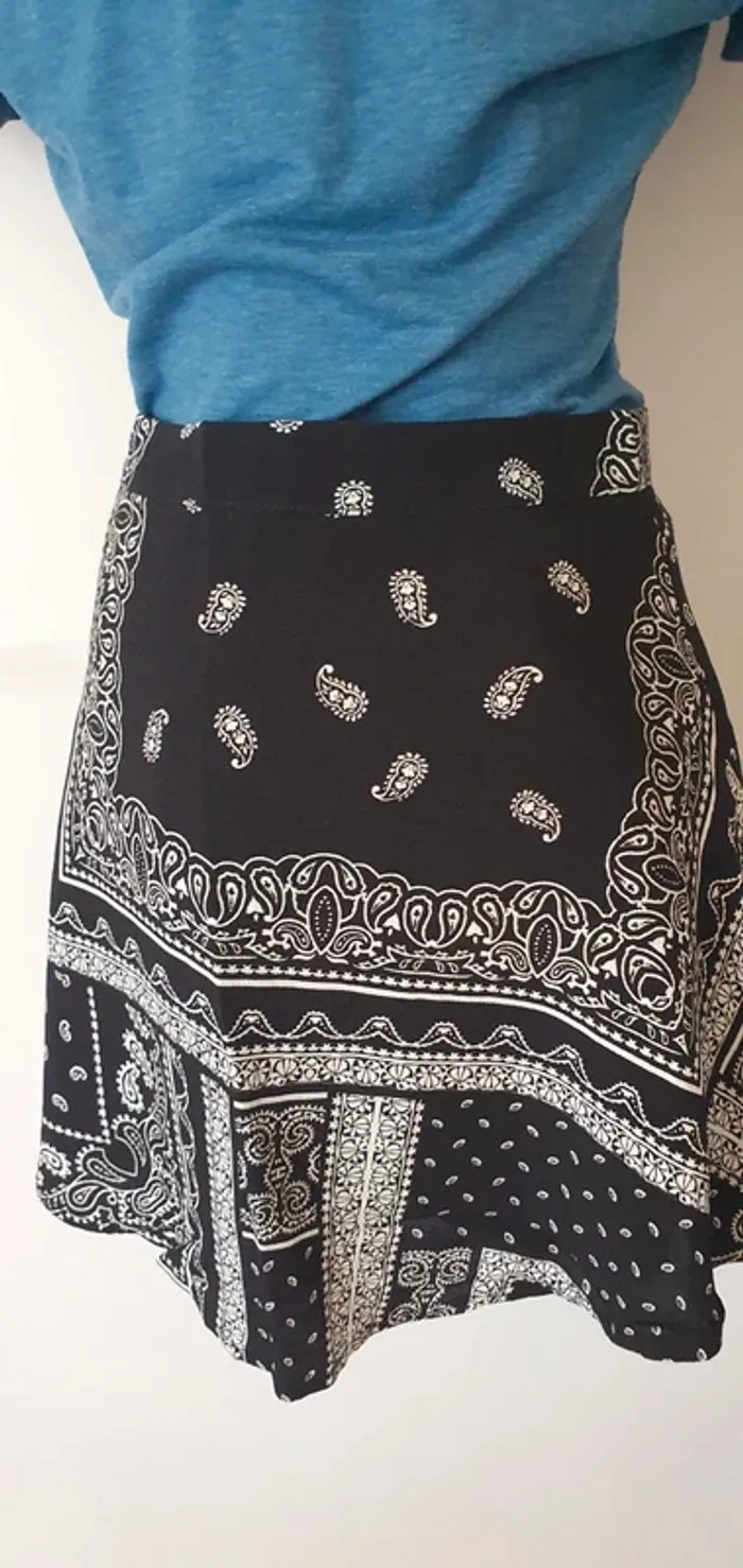 Jupe courte à motif - photo numéro 4