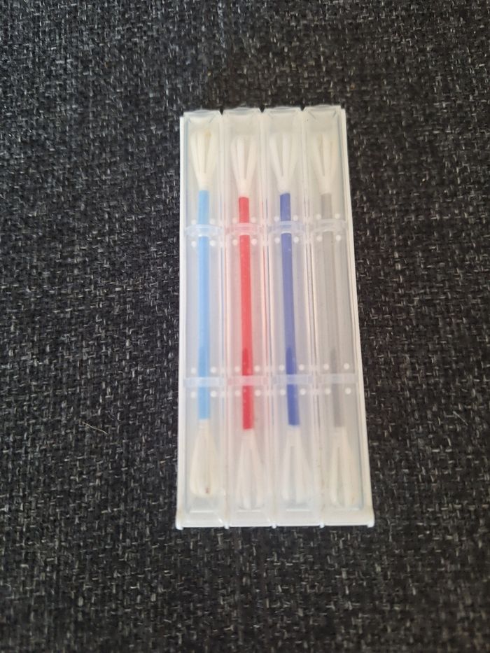 Lot de 4 cures oreilles / Mercurochrome