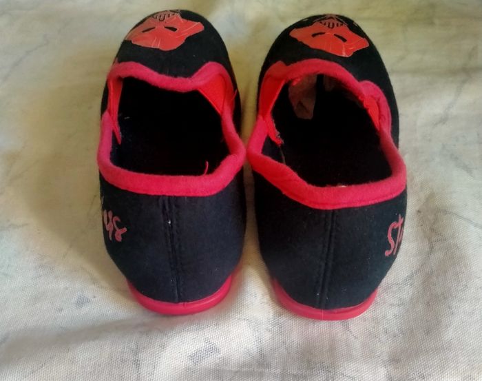 Chaussons Star Wars Dark Vador enfant/ pointure 29/ bon etat - photo numéro 3