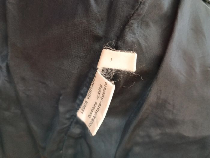 Veste en cuir perfecto 
Tressé aux épaules,
Bas ajusté,
Taille 40/42 - photo numéro 5