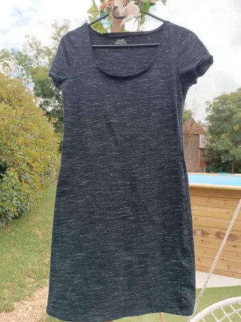 Petite robe noire intemporelle taille s
