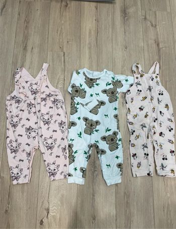 Lot 2 salopettes Disney et 1 combinaison