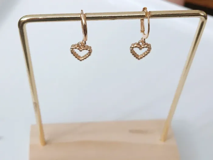 Créoles dorées cœur – Boucles d’oreilles tendance et féminines - photo numéro 2