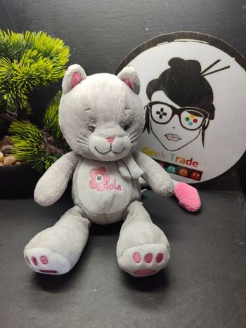 Doudou peluche chat bebisol Lola Arthur blanc gris rose écharpe étoiles 