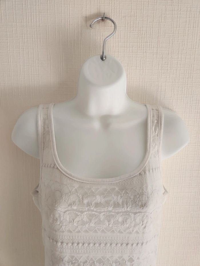 Joli débardeur blanc dentelle à l'avant taille M - photo numéro 3