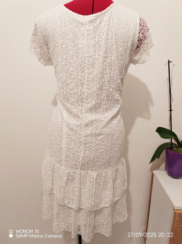 Robe en dentelle - photo numéro 3