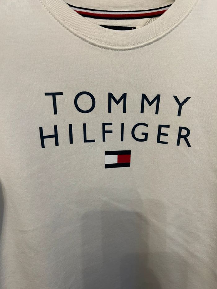 Sweat Tommy Hilfiger taille 176cm - photo numéro 2