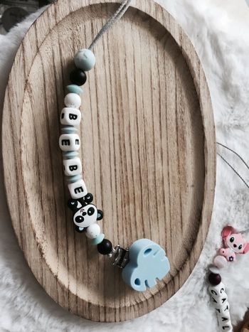 Attache tétine personnalisé feuilles