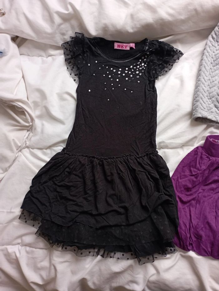 Lot 5 jupes et 1 robe marques diverses 4 ans 20€ neuf - photo numéro 4
