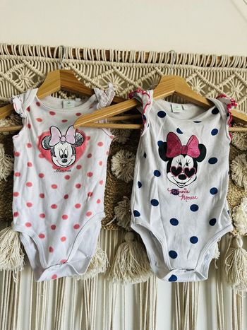 Lot de 2 bodies Minnie Mouse 9 mois
