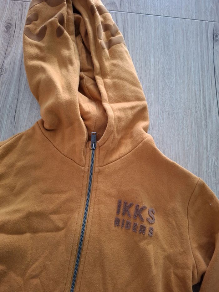 Gilet veste zippé IKKS taille 10 ans en tres bon état - photo numéro 3