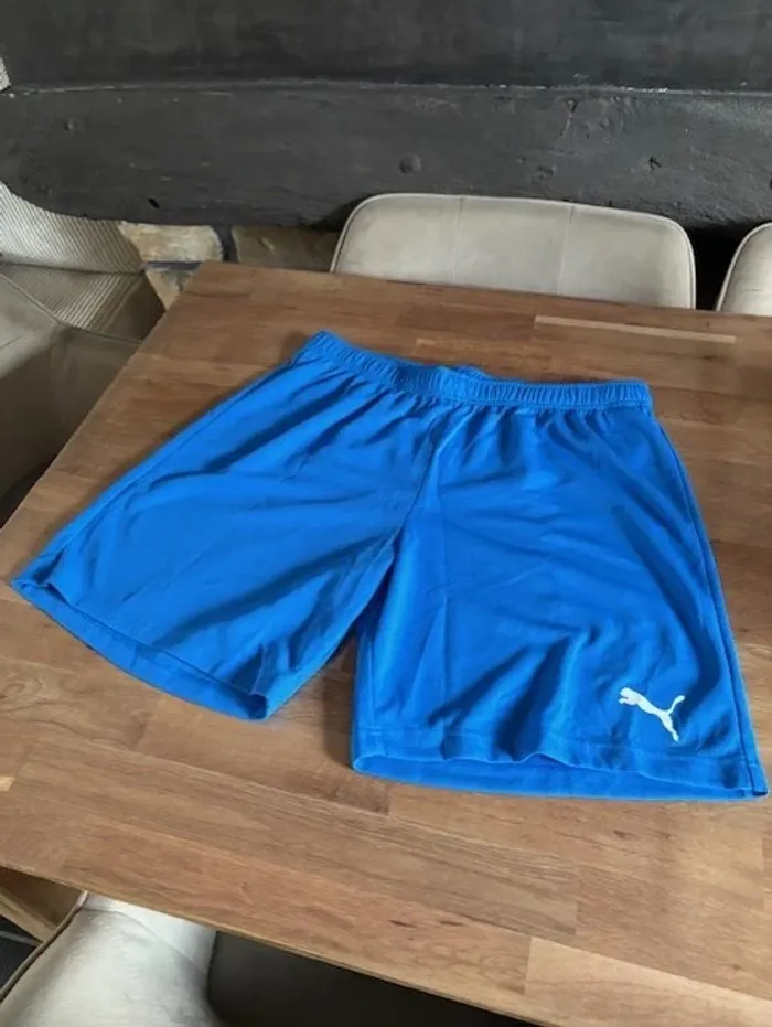 short de football puma bleu taille XL