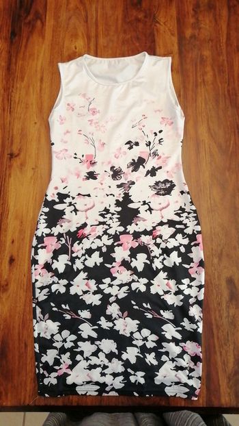 Robe moulante dégradée fleurie