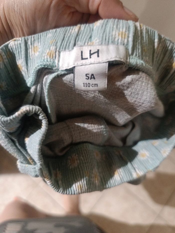 Ensemble pantalon tee shirt bleu/vert 5 ans en bon état - photo numéro 6