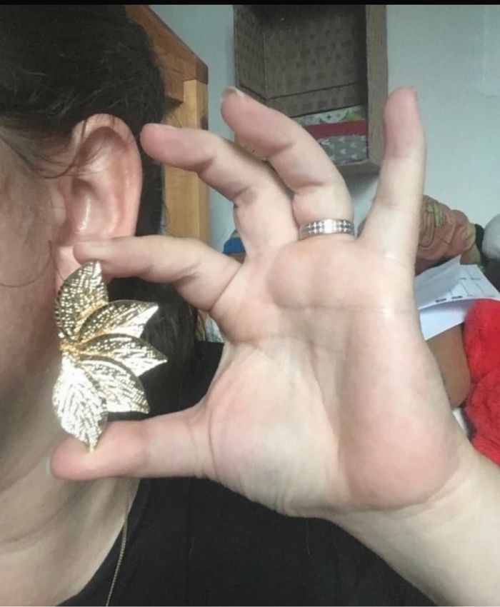Boucles d’oreilles NEUVES pour femme forme pétales de fleurs couleur doré - photo numéro 3