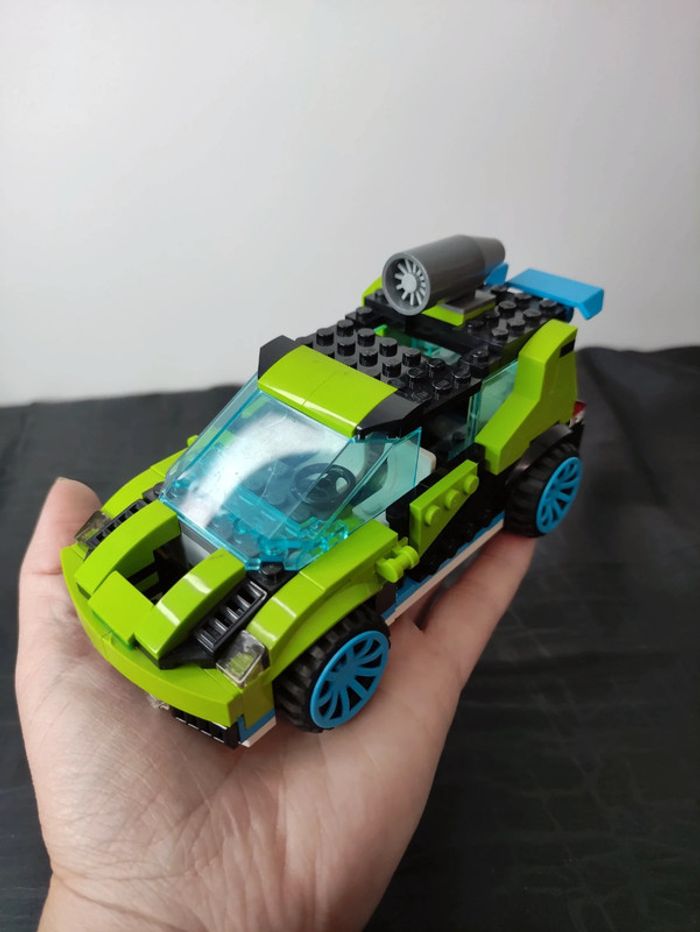Voiture de rallye LEGO