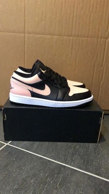Air Jordan 1 Low Crimson tint