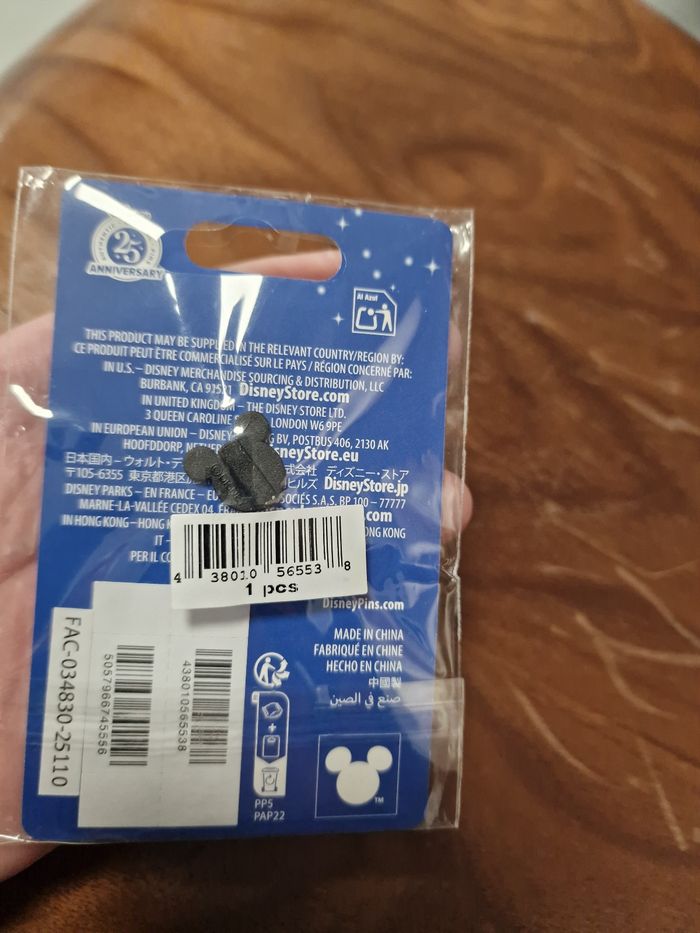 Pins disney la reine edition limitée - photo numéro 4