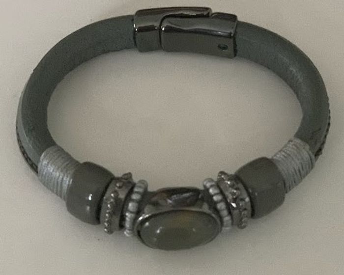 Bracelet homme/femme style urbain gris et perles - photo numéro 2