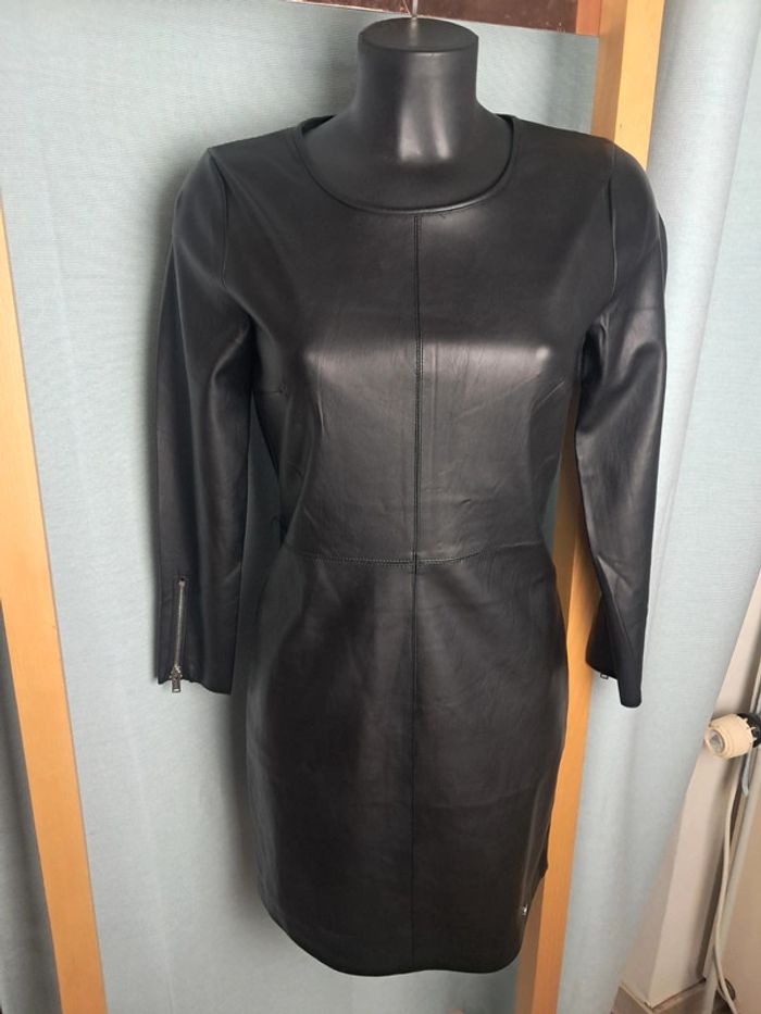 Les petites bombes robe simili noire T.36 neuve - photo numéro 2