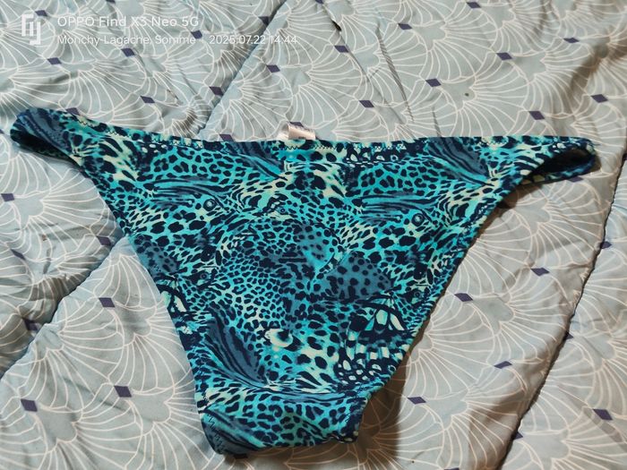 Bas de maillot de bain
Taille M Réduction jusqu'à -70% - photo numéro 4