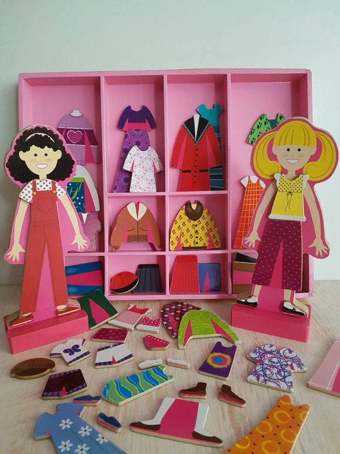 Jeu de vêtements magnétiques Abby & Emma de Melissa & Doug