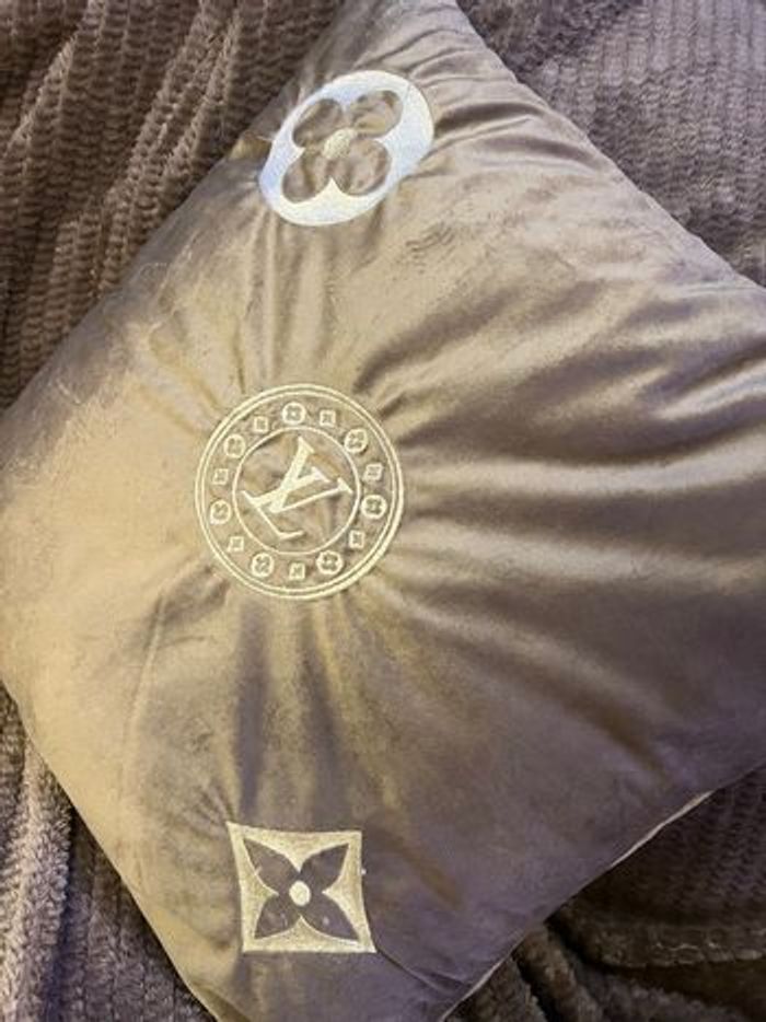 Coussin brodé - photo numéro 2