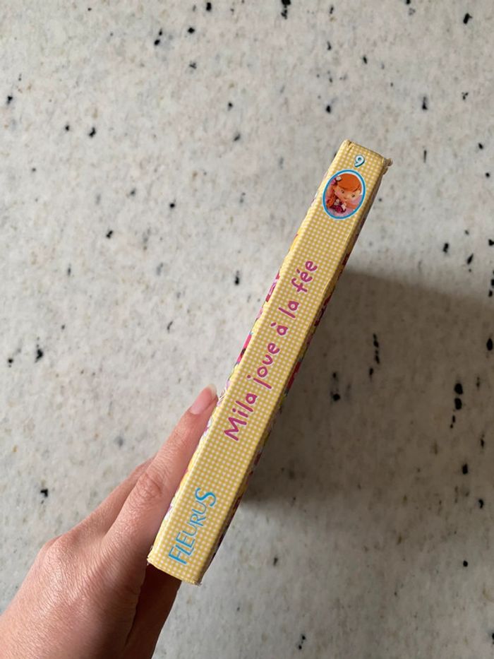 Livre P’tite fille Mila joue à la fée Fleurus - photo numéro 2