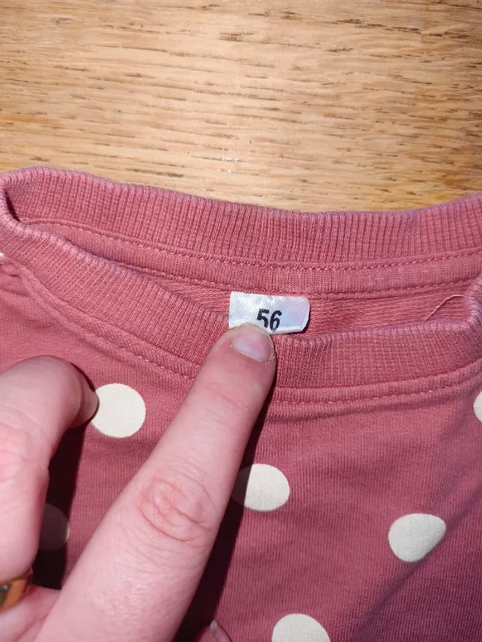Pull rose très jolie fille 1 mois Zeeman 1 euro excellent état - photo numéro 3