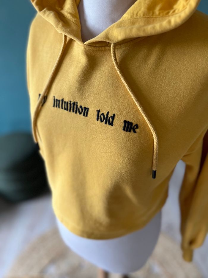 Sweat Court tendance à Capuche Bershka Jaune Moutarde - photo numéro 6