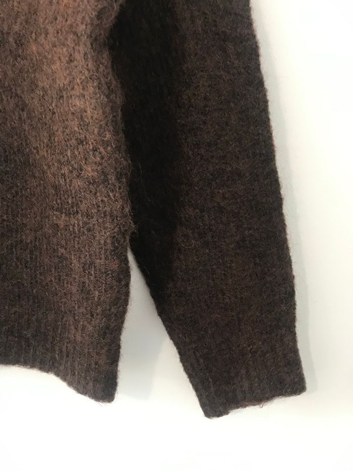 Pull élégant avec Bouton Bijou doré sur Épaule - photo numéro 4