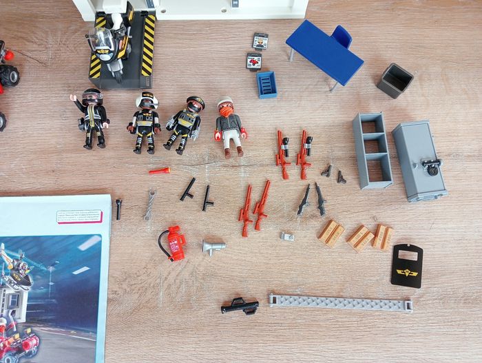 Playmobil 70338 Quartier Général des policiers d élites - photo numéro 6