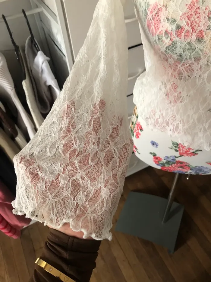 T-shirt en dentelle - photo numéro 2