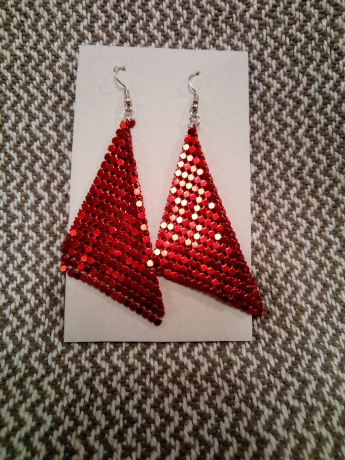 Boucles d'oreilles résilles rouges